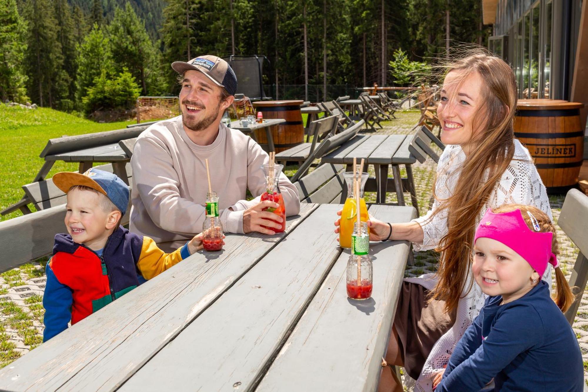 Hotel Strachan Family Jasna Demanovska Dolina Exteriör bild